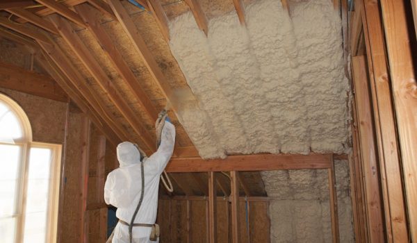 Izolacja-Natryskowa-Pianka-PUR-Scian-i-poddaszy-Slask.jpg